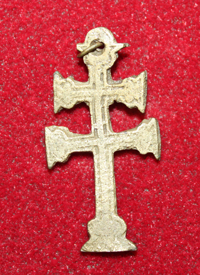 This Cross of Lorraine was excavated at the site of Fort Frontenac. Originating in the northeast of France, this double barred cross was associated with the ARchbishop of the Roman Catholic Church, the Knights of Templar, and the Dukes of Anjou. It is made from copper alloy and only measures 3.5 cm long.